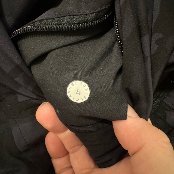 Lululemon pack it up jacket size 4 euc - Picture 3 of 6